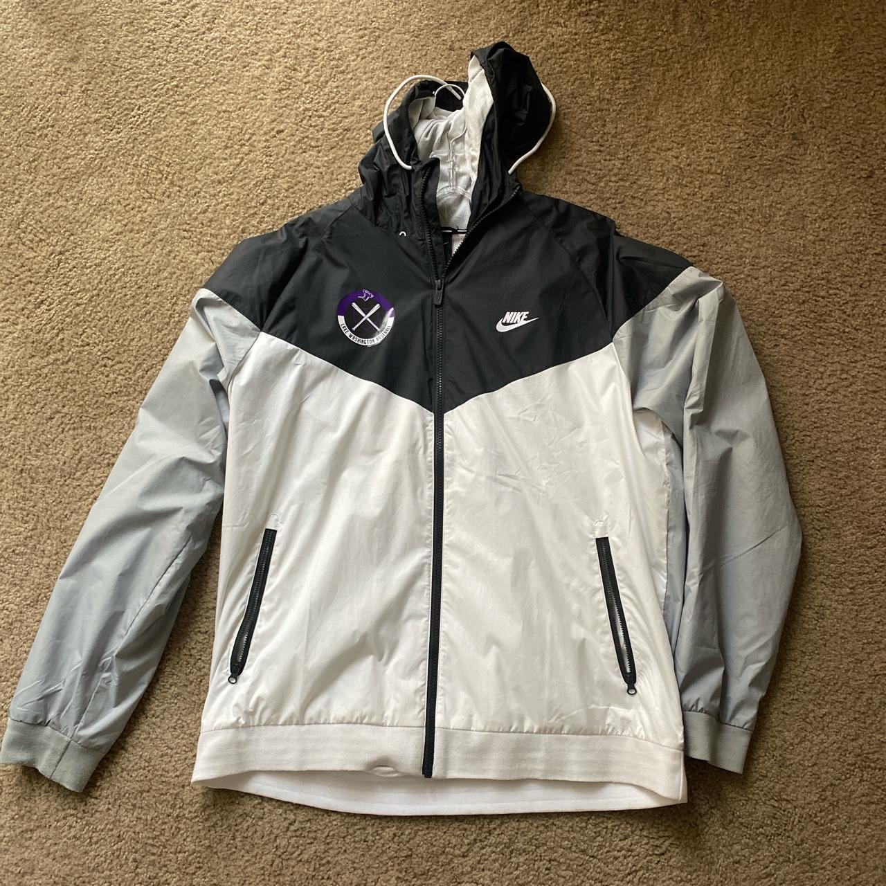 Black white outlet grey nike windbreaker