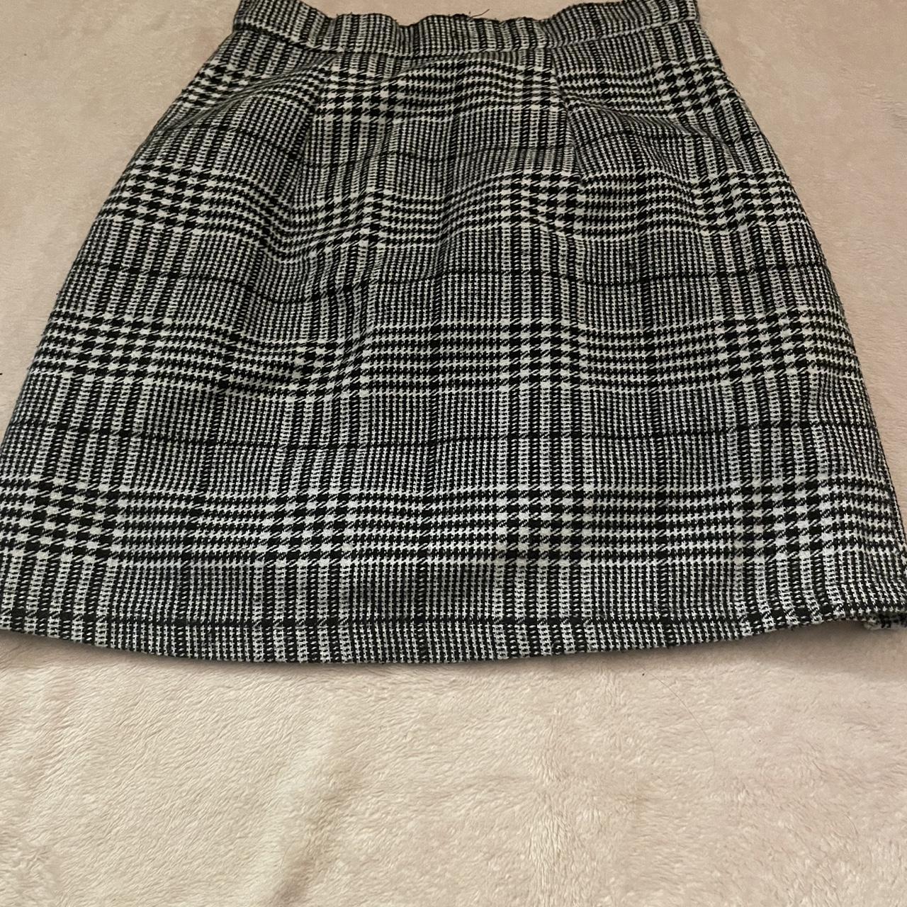 small gray,black and white checkered skirt. #skirt... - Depop