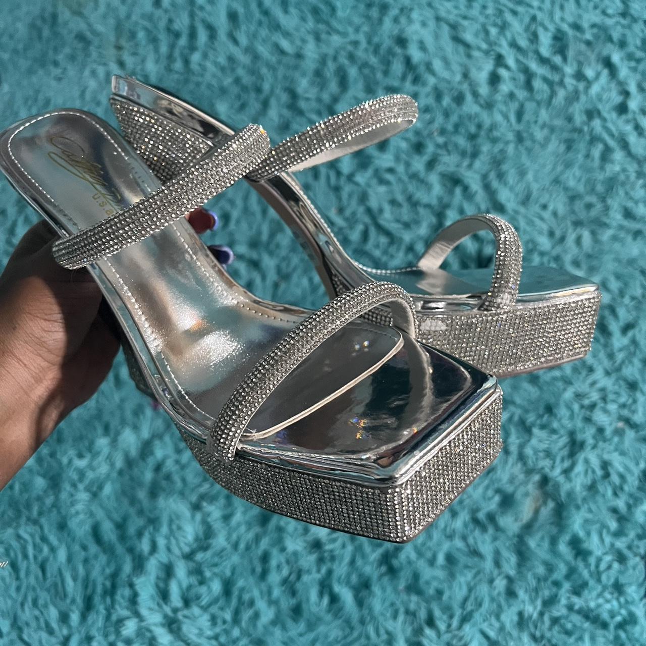 Women's Grey and Silver Courts | Depop