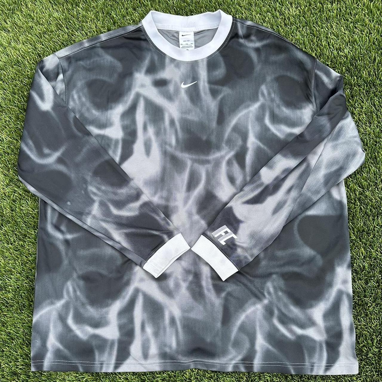 nike logo in the middle shirt