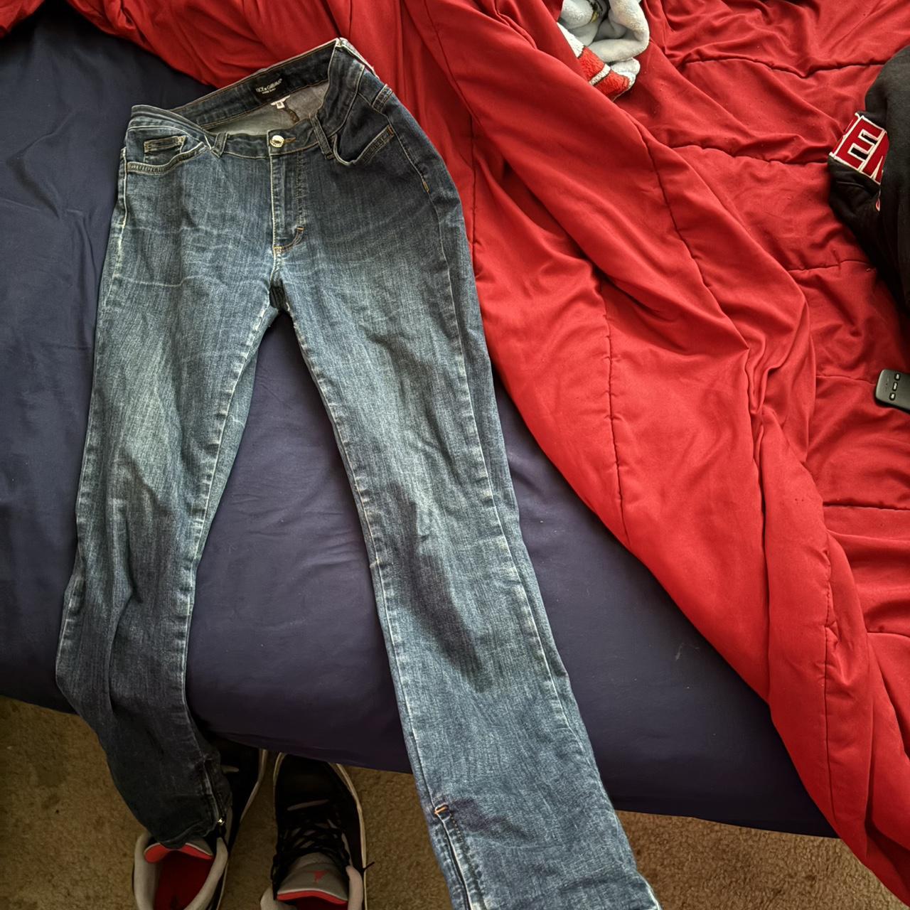 item listed by undercoverinundercover