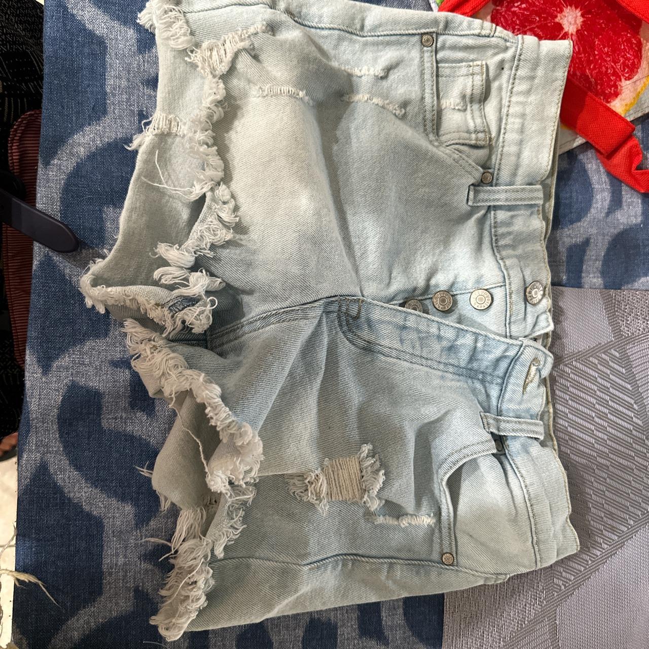 Side ripped nothing a little super glue or stitch - Depop