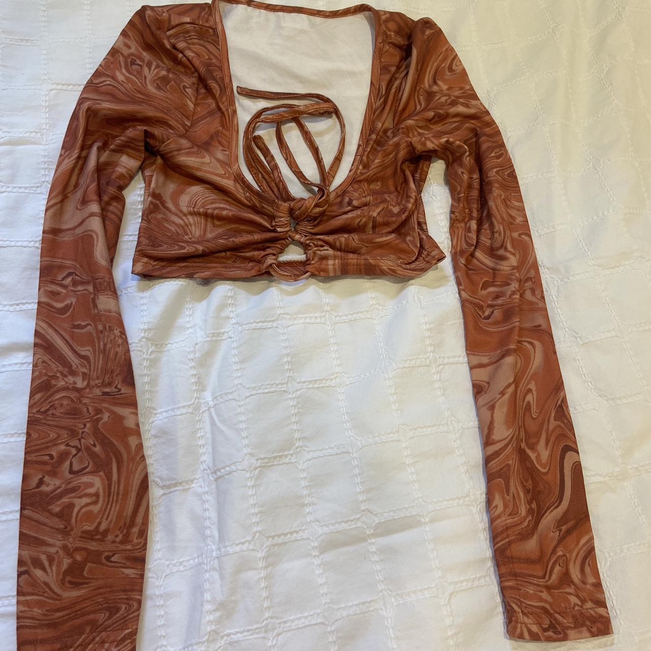 Long sleeve orange and tan crop top, in great condition - Depop