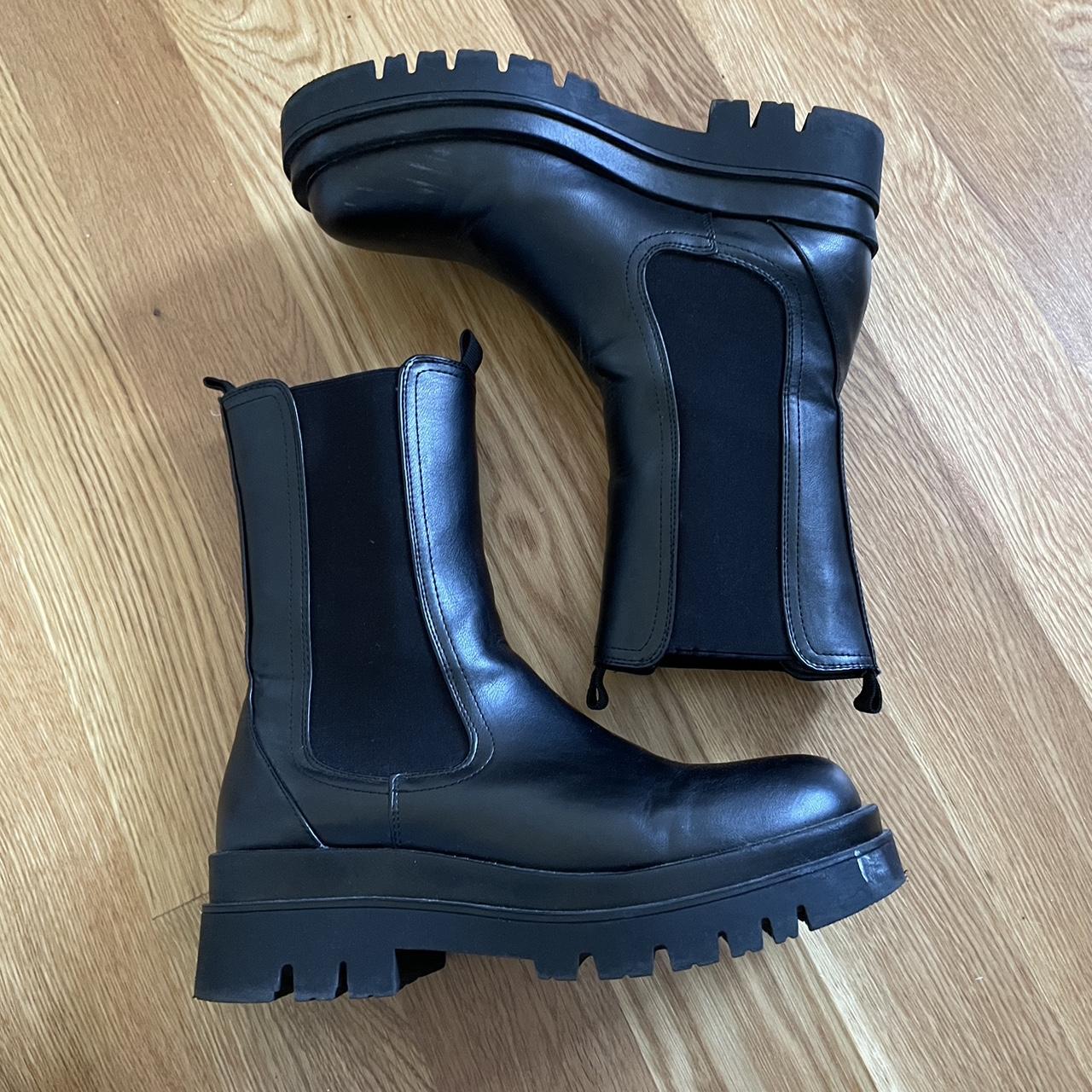 Chelsea style chunky boots Size 8.5 Black Great... - Depop