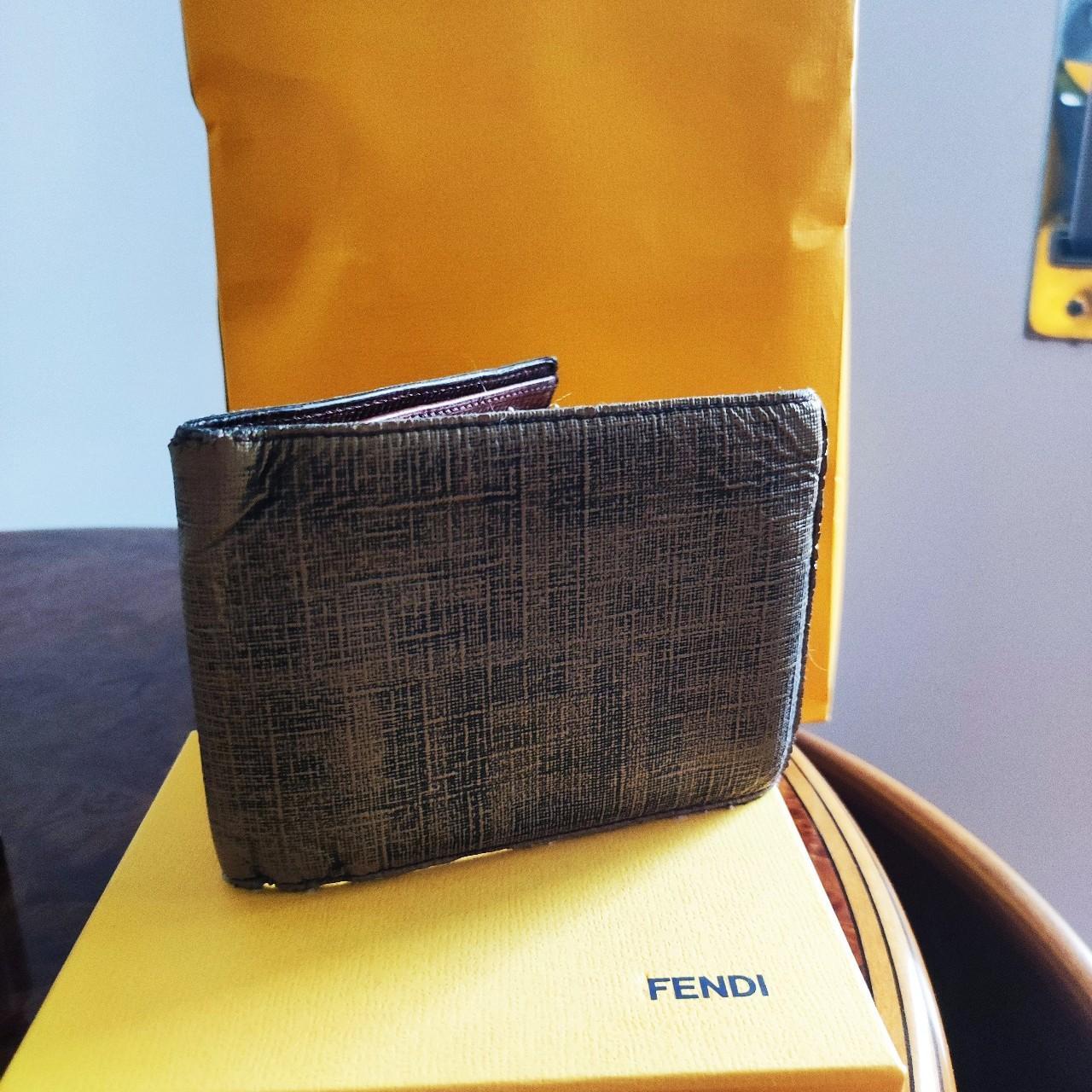 Portafoglio da uomo Fendi originale usato vedere le. Depop