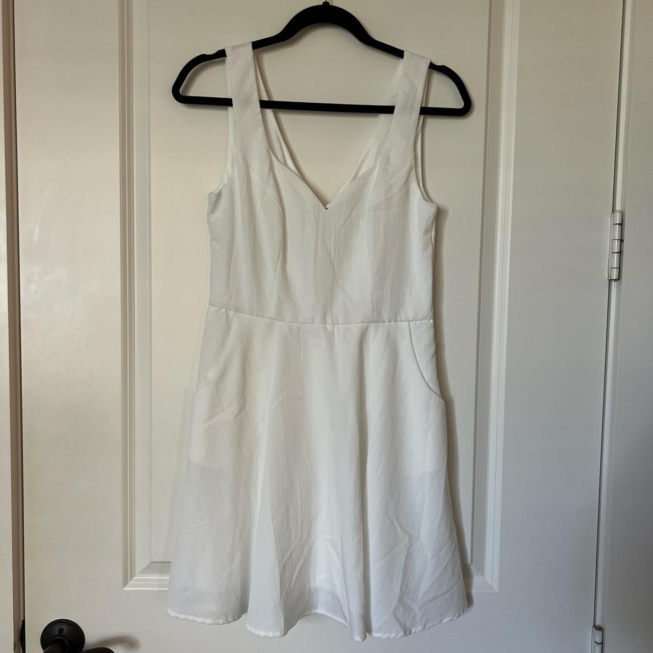 🌟 medium white Altar’d State dress, it also has two... - Depop