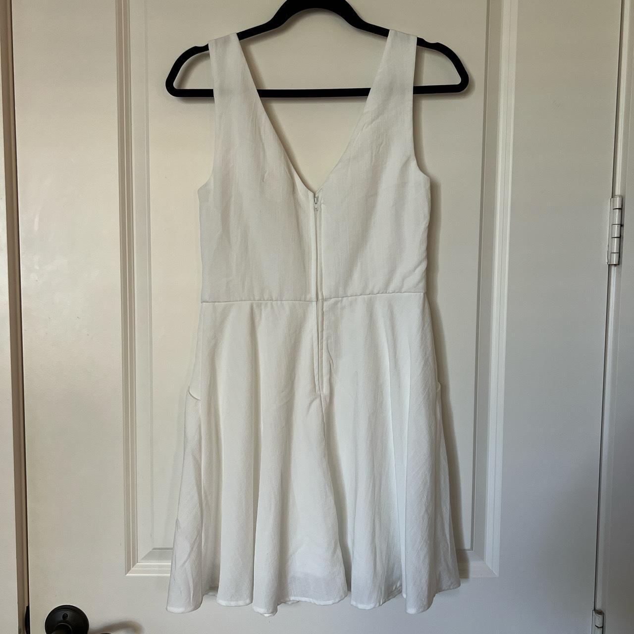 🌟 medium white Altar’d State dress, it also has two... - Depop