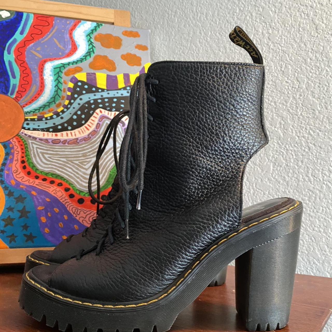 carmelita dr martens