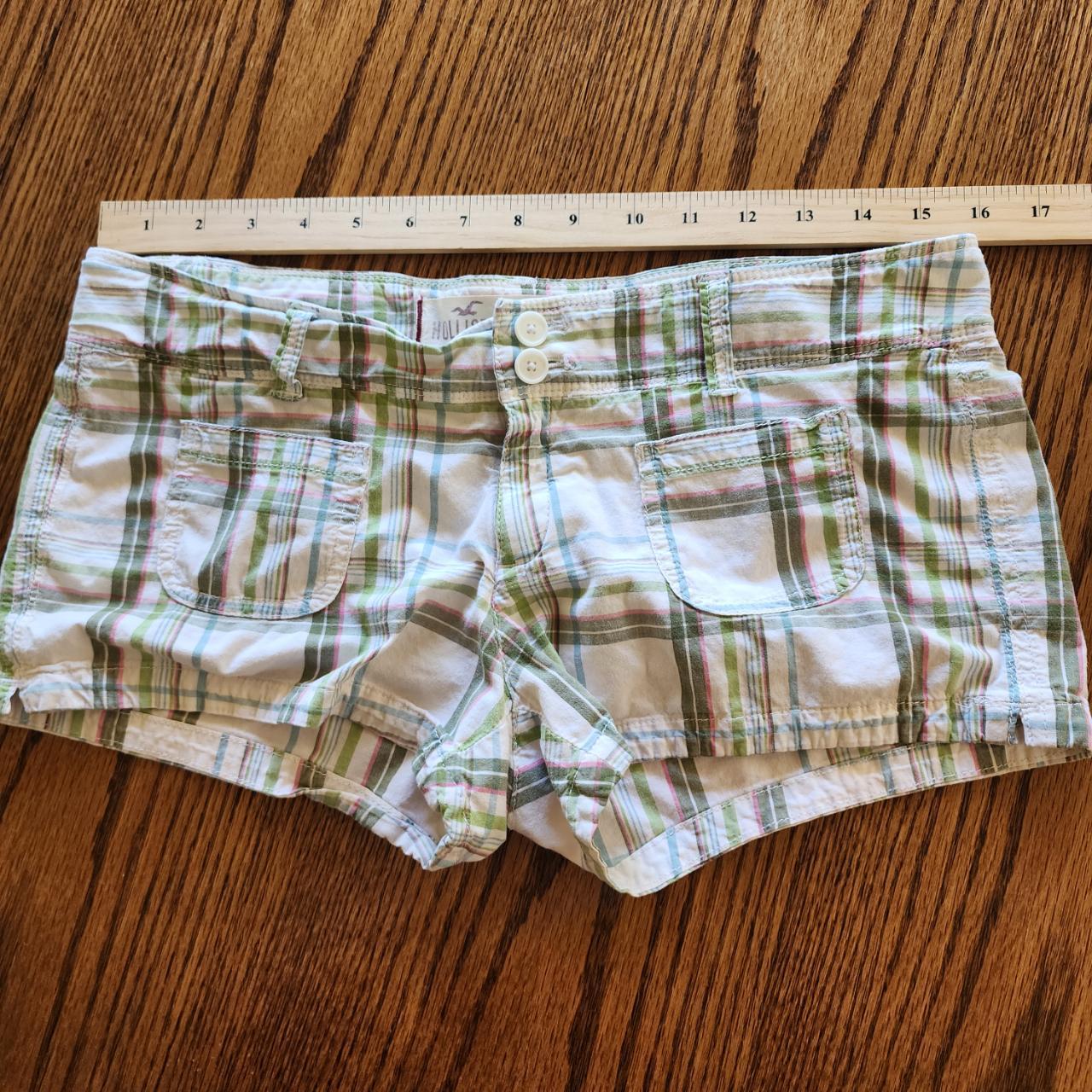 Hollister store green shorts