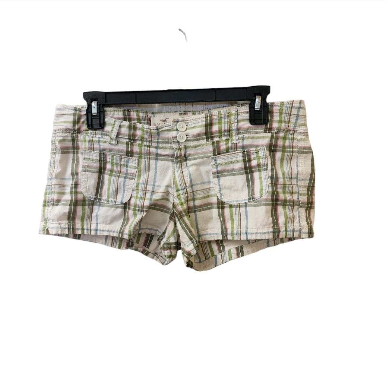 Hollister store green shorts