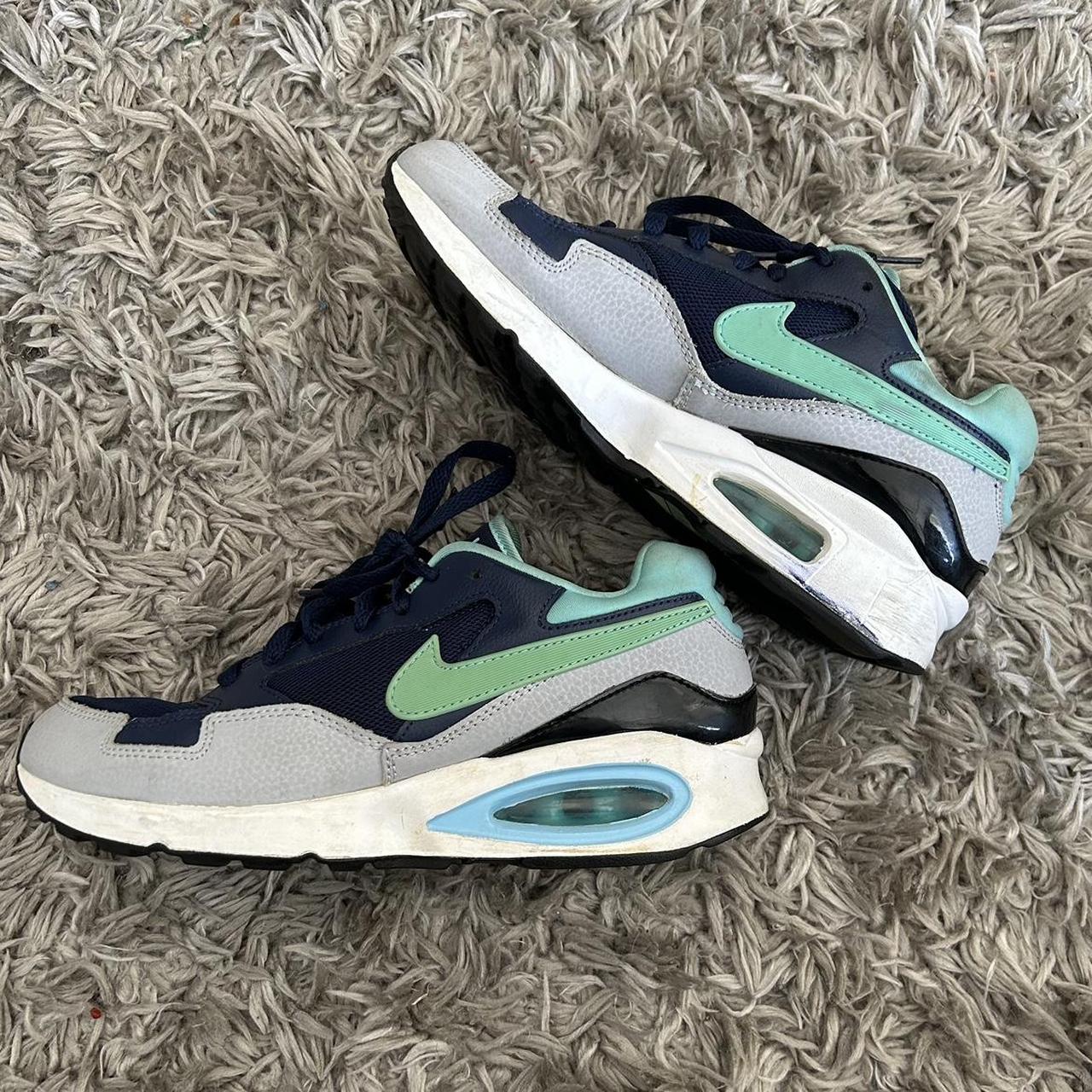 Nike Women's Navy and Blue Trainers | Depop