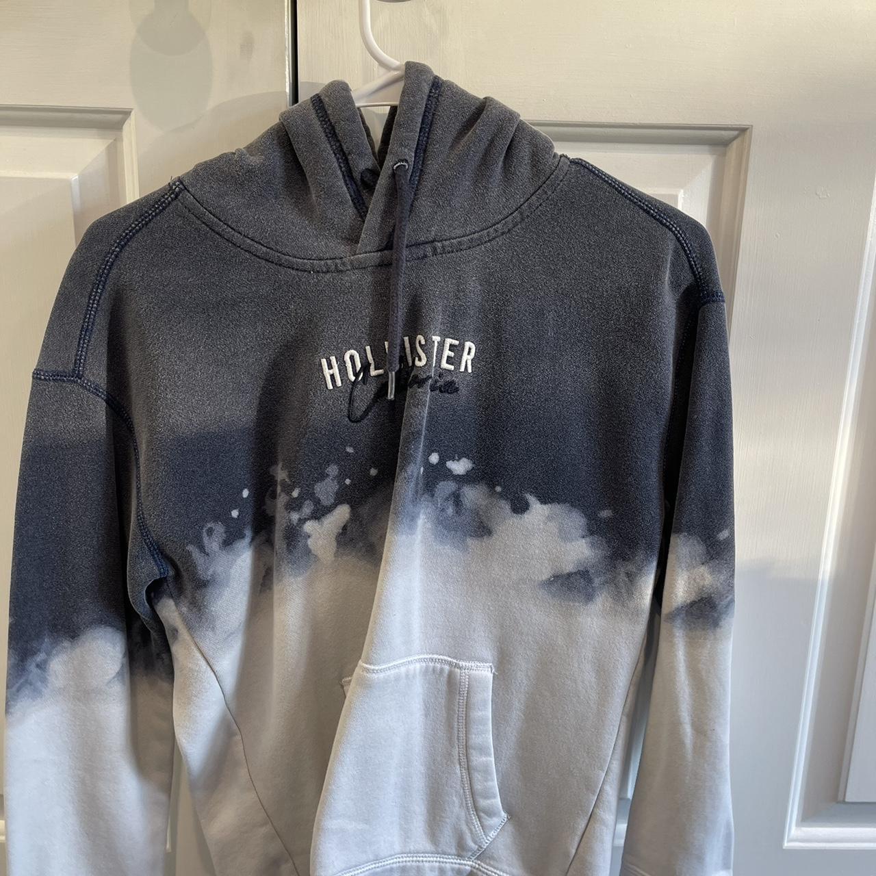 Hollister blue sales and white hoodie