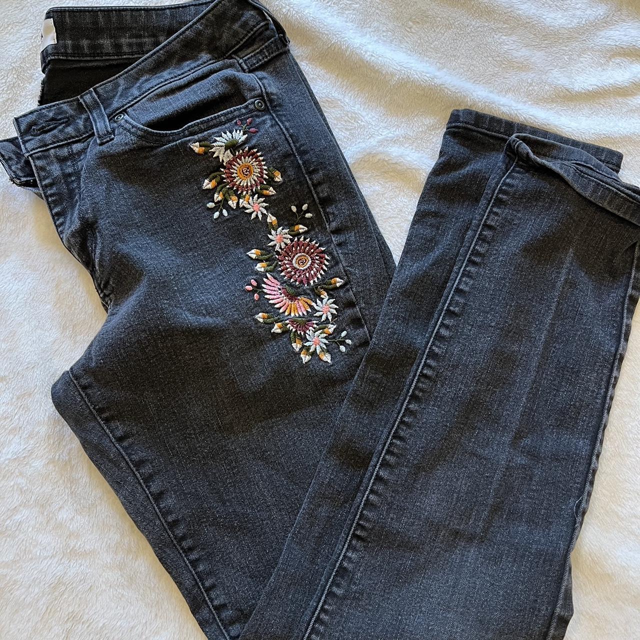 Sonoma skinny jeans size womens 10. Has embroidered - Depop
