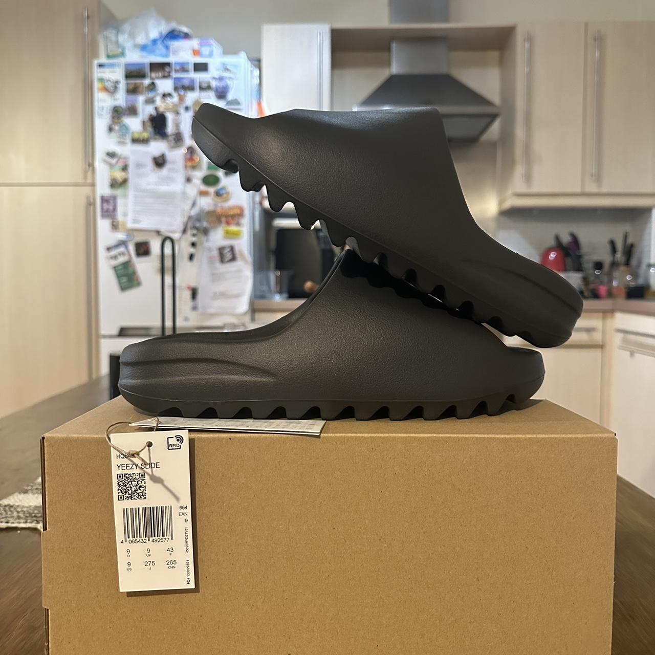 Yeezy Slide Onyx, Brand New with Receipt, UK9, Get