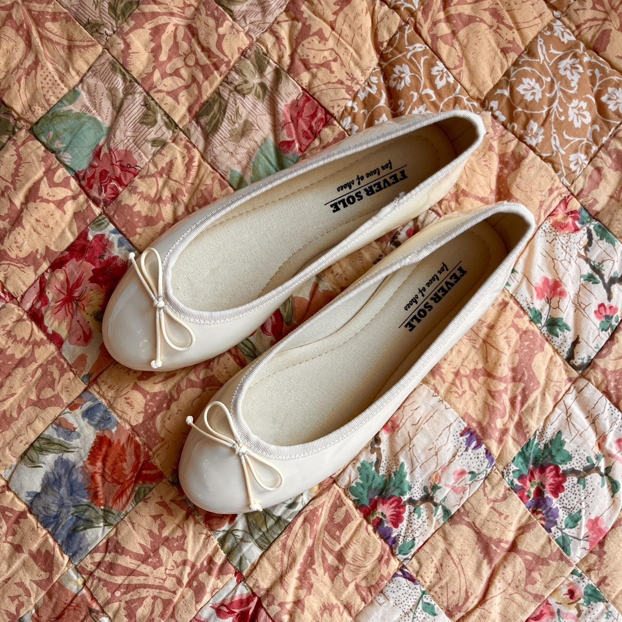 Womens cream hot sale flats