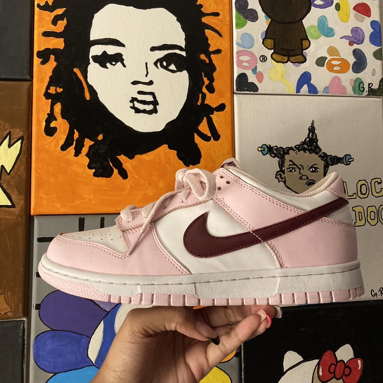 pink foam dunks outfit