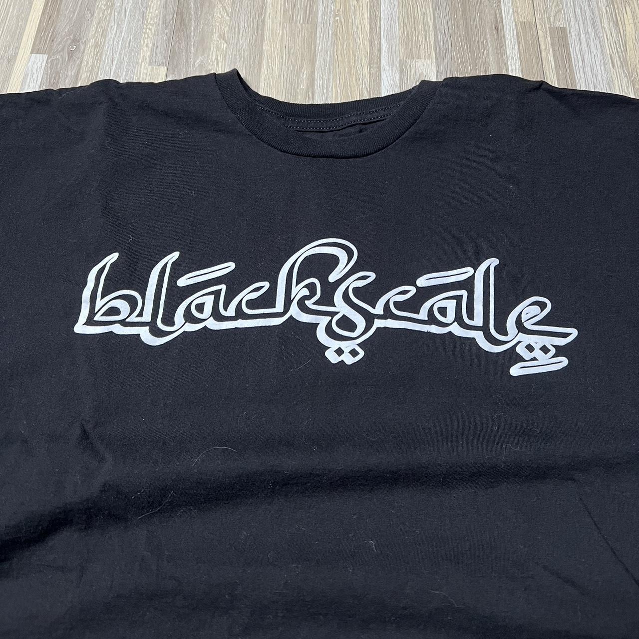 Black Scale Men's Black and White T-shirt (2)