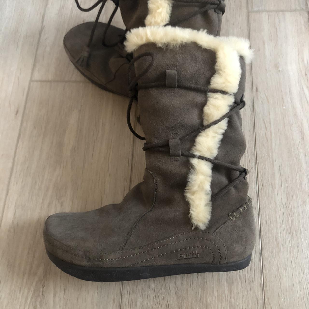 Earth Women's Boots | Depop