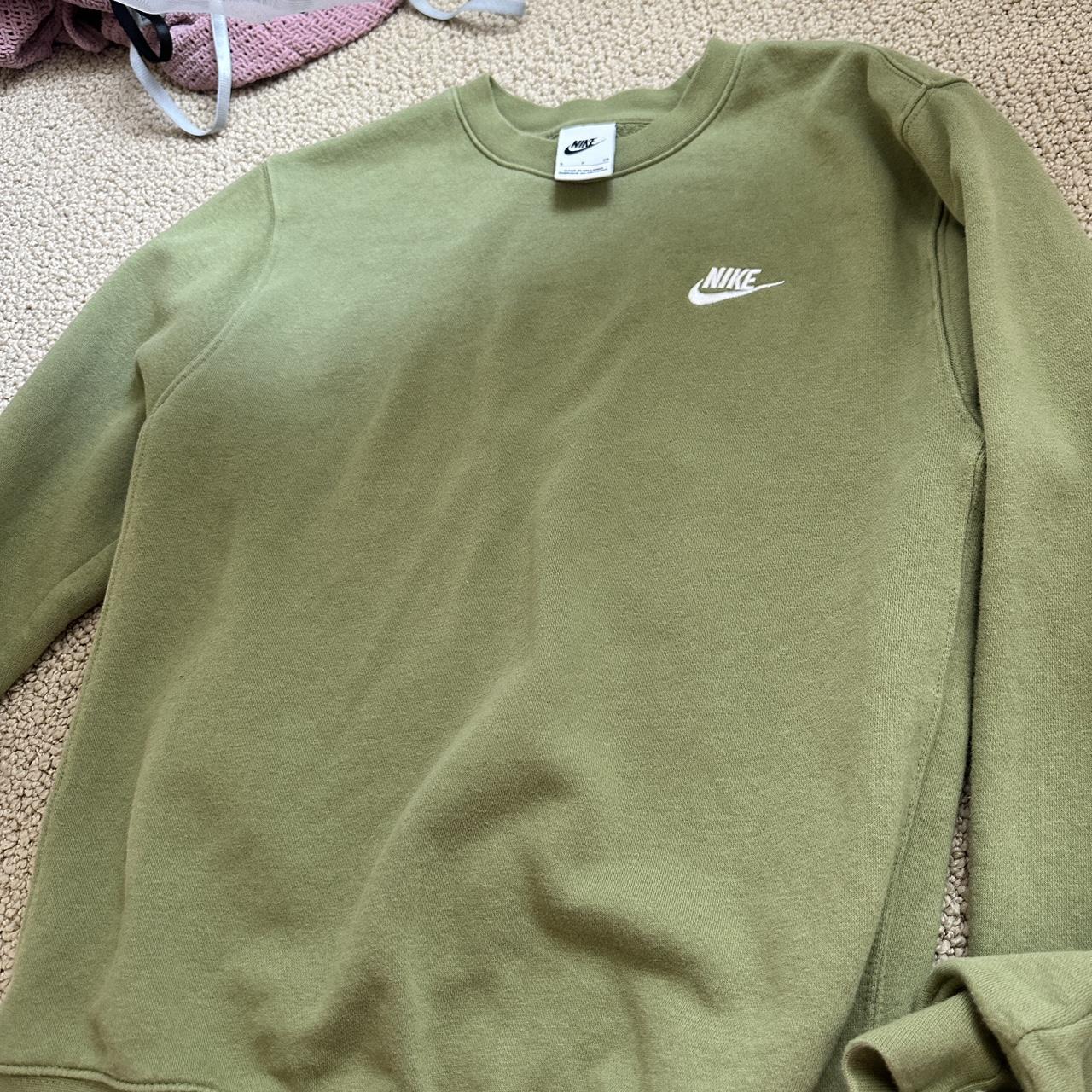 womens olive green nike shirt