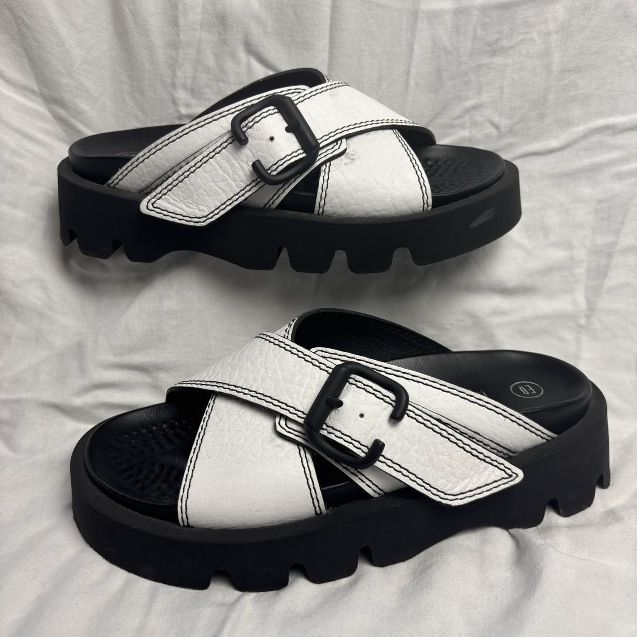 E8 by Miista black and white platform