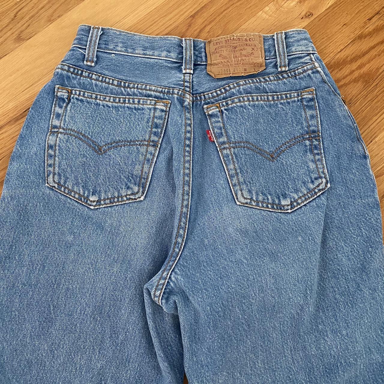 women’s levi’s jeans marked as a size 7 BUT fit more... - Depop