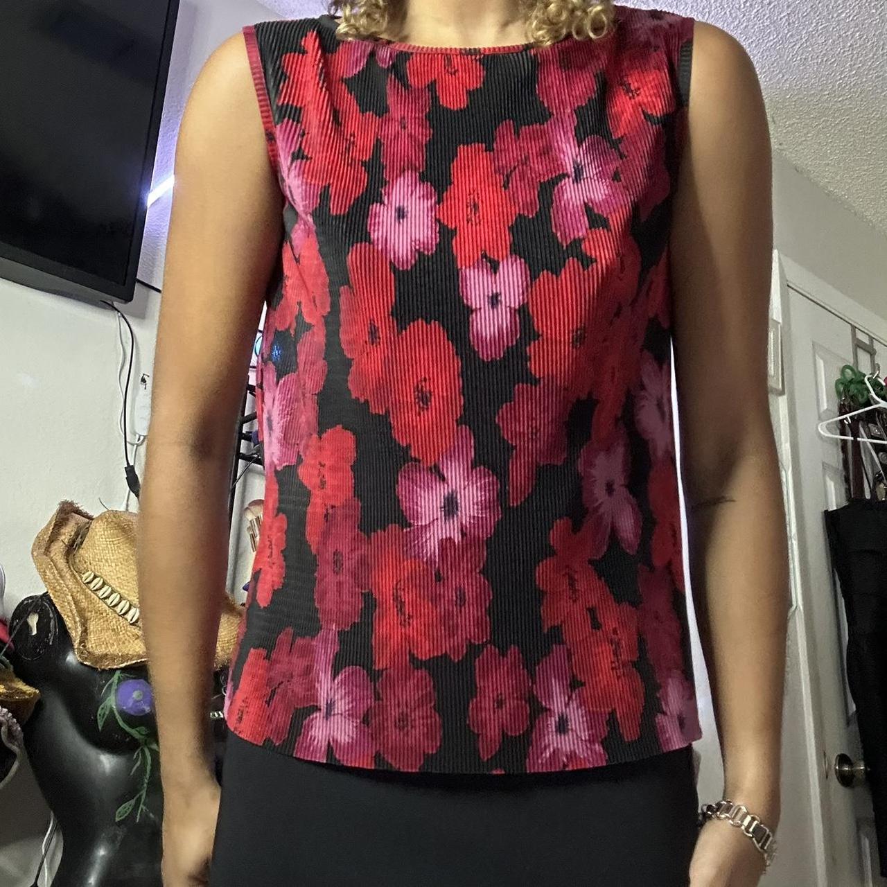California Looks Women's Black and Red Vest (2)
