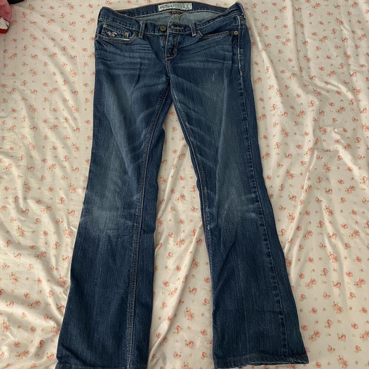 Hollister low rise flared jeans! LOVE THESE JEANS... - Depop