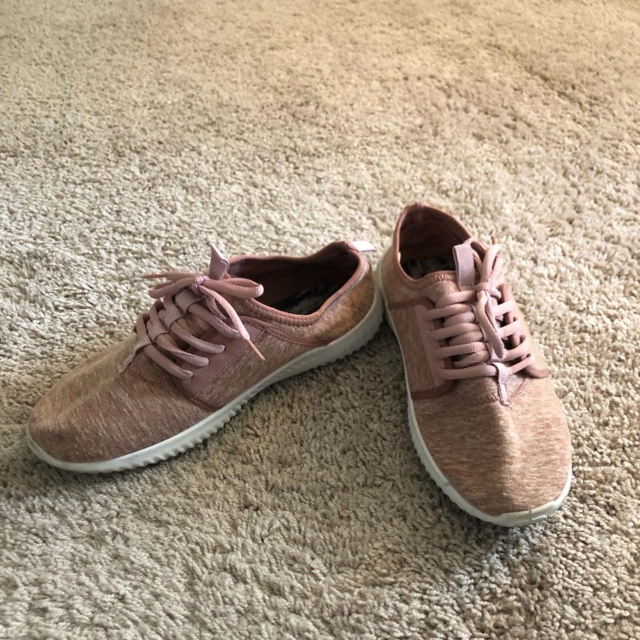 Rue 21 Women's White and Pink Footwear | Depop