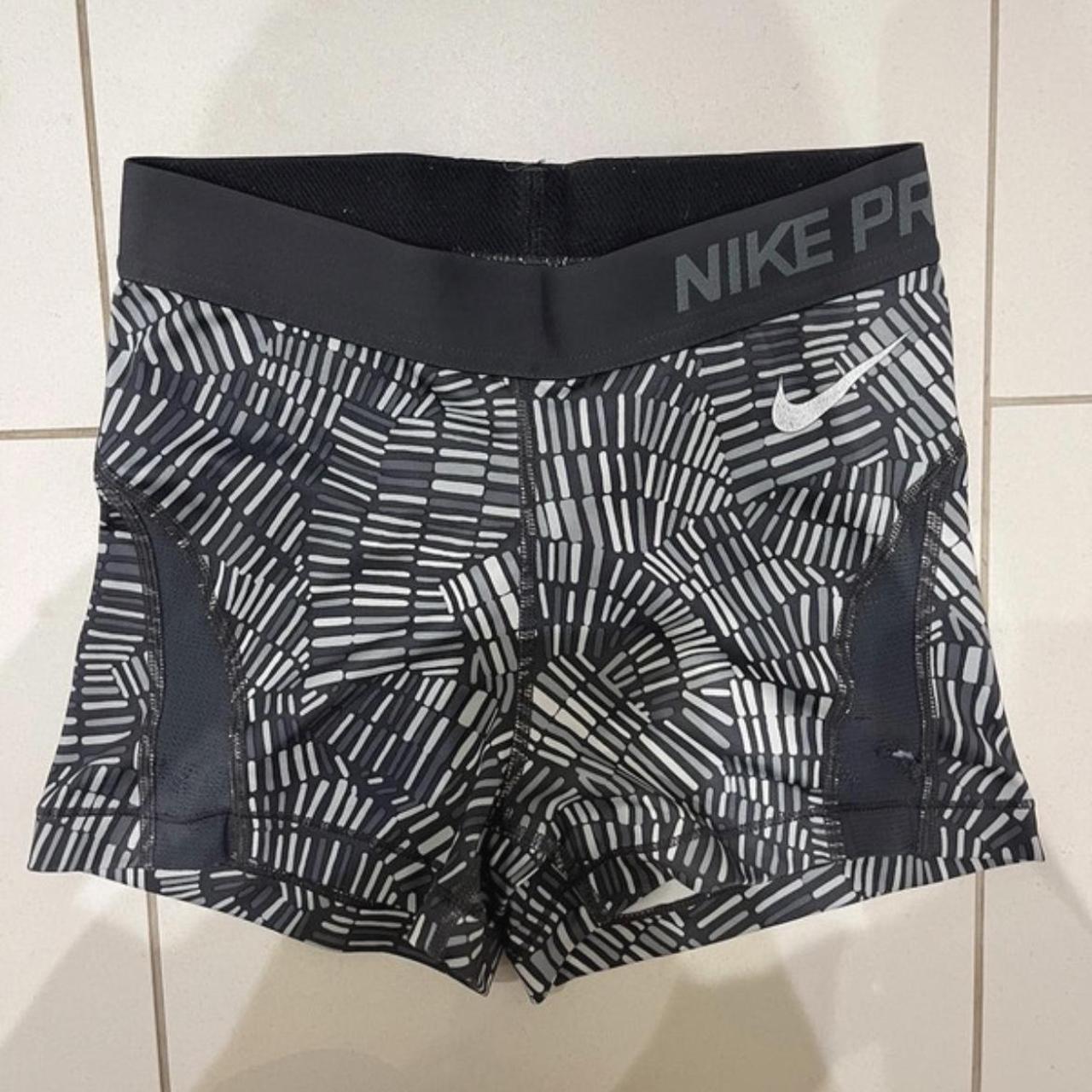 grå nike pro shorts