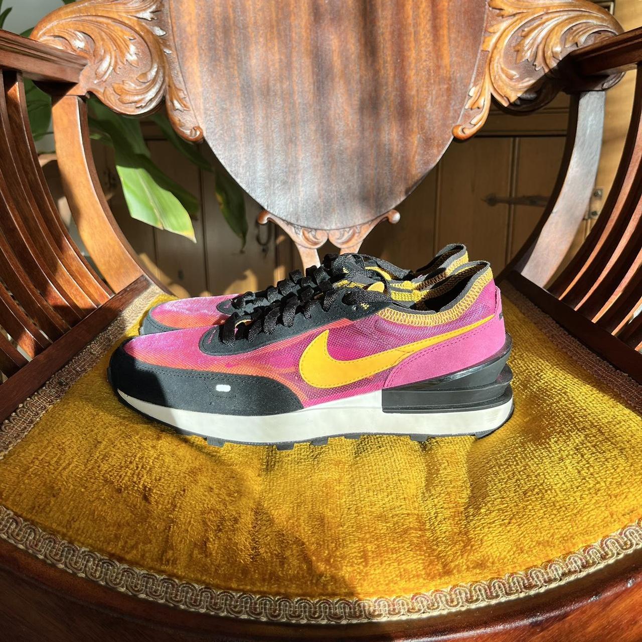 waffle one active fuchsia on feet