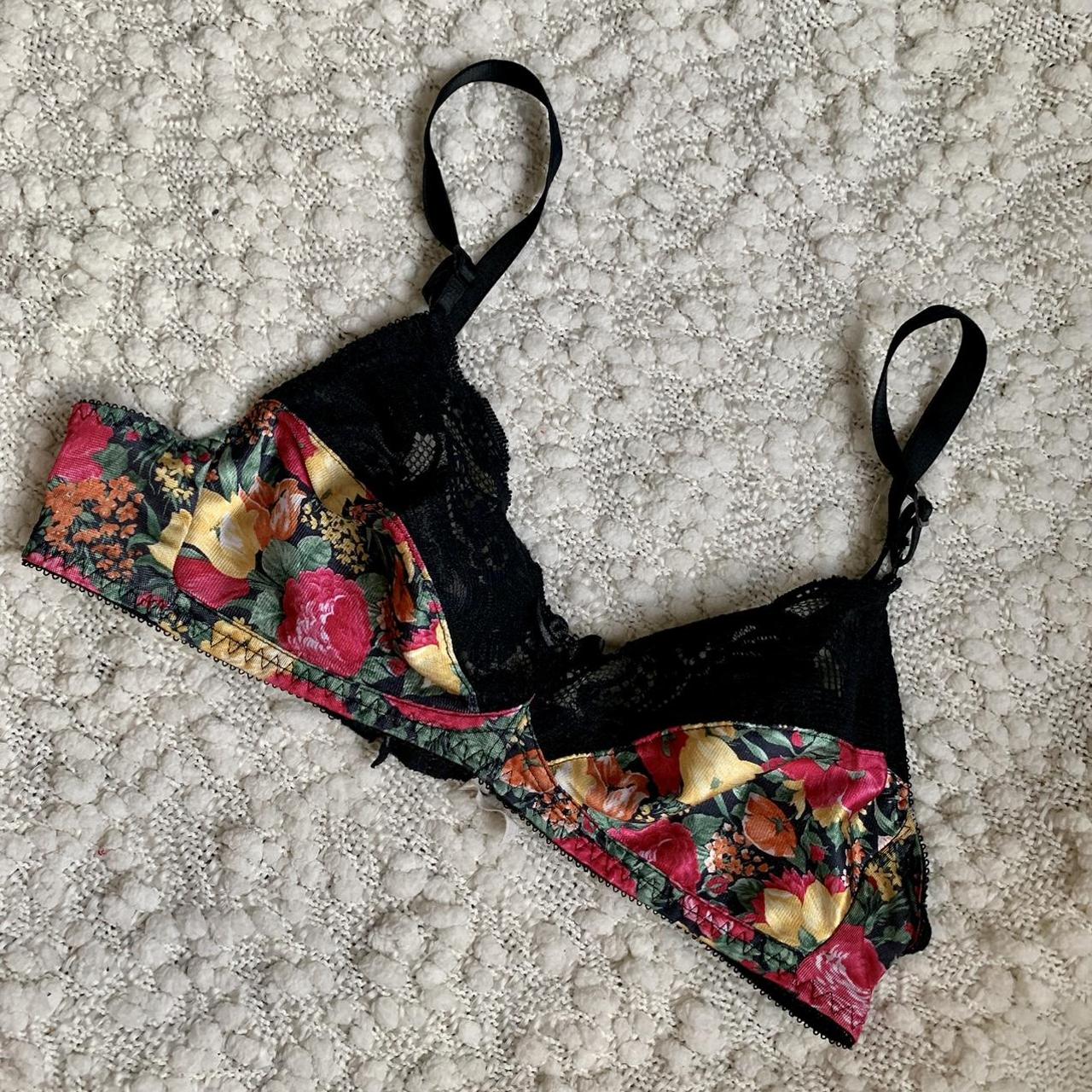 🌸Vintage Hanes Floral bralette🌸 No wire Best fits... - Depop