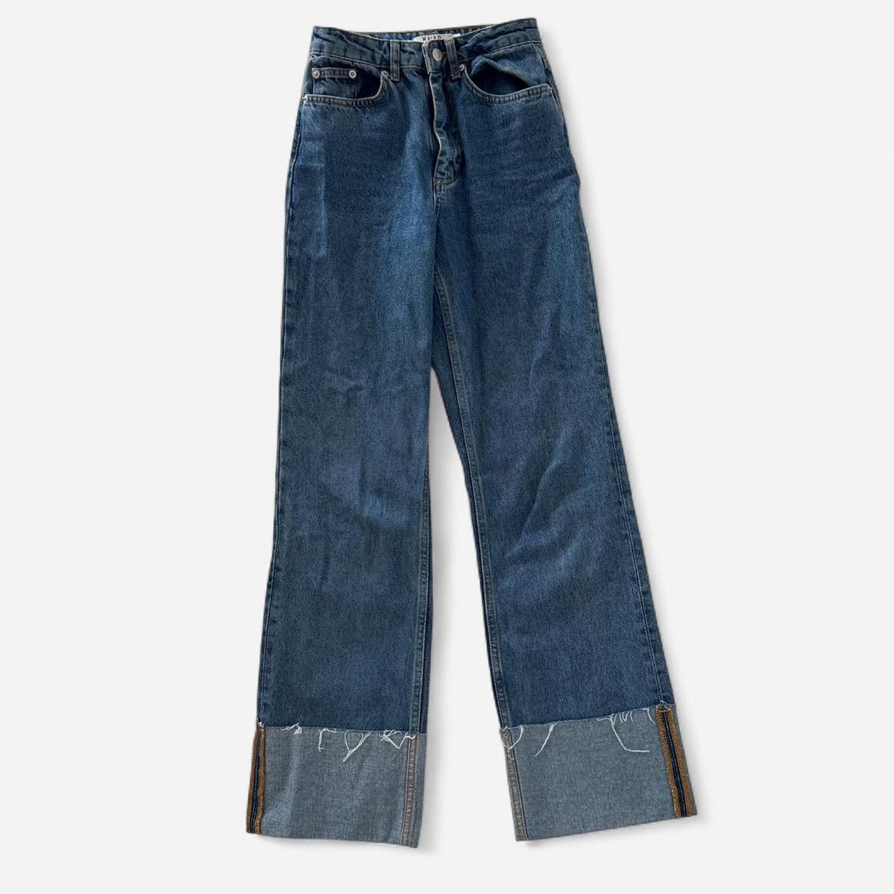 item listed by emszzz