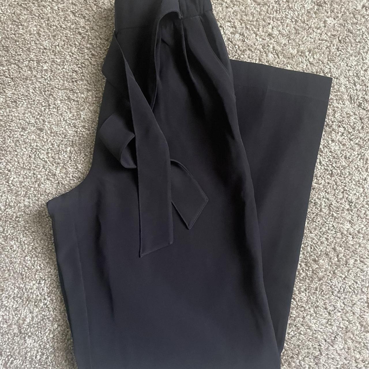 Lululemon Plant Dress pants with front tie Size 4 - Depop