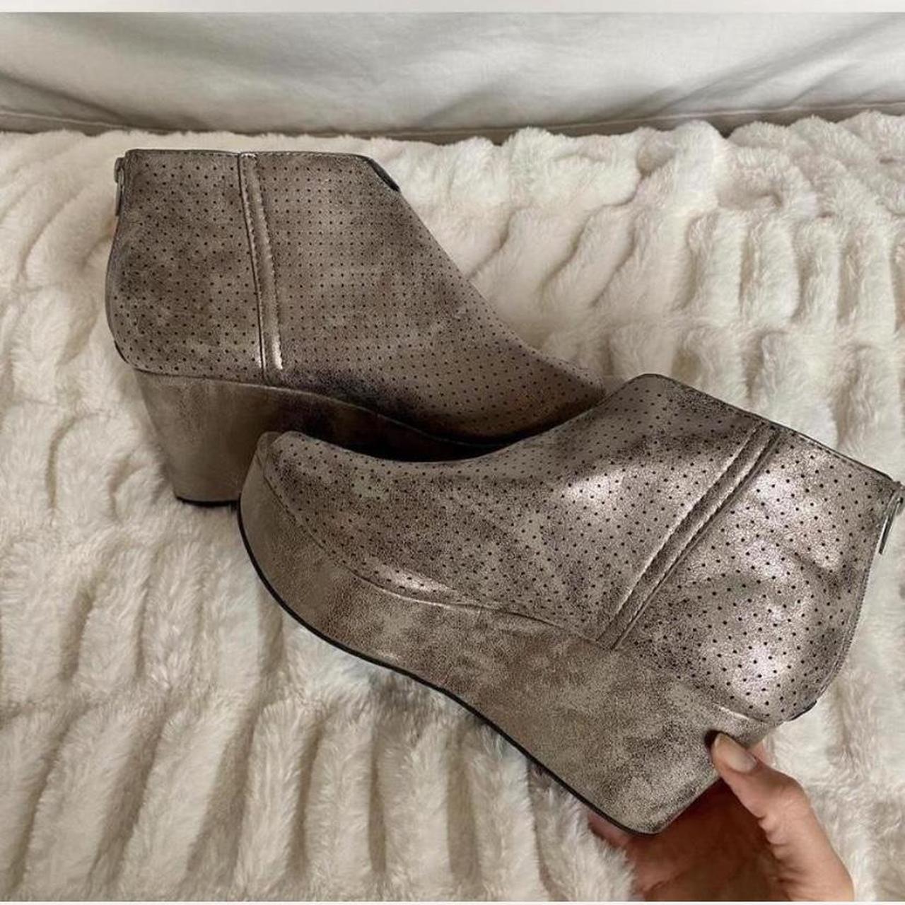 item listed by angelsattic252