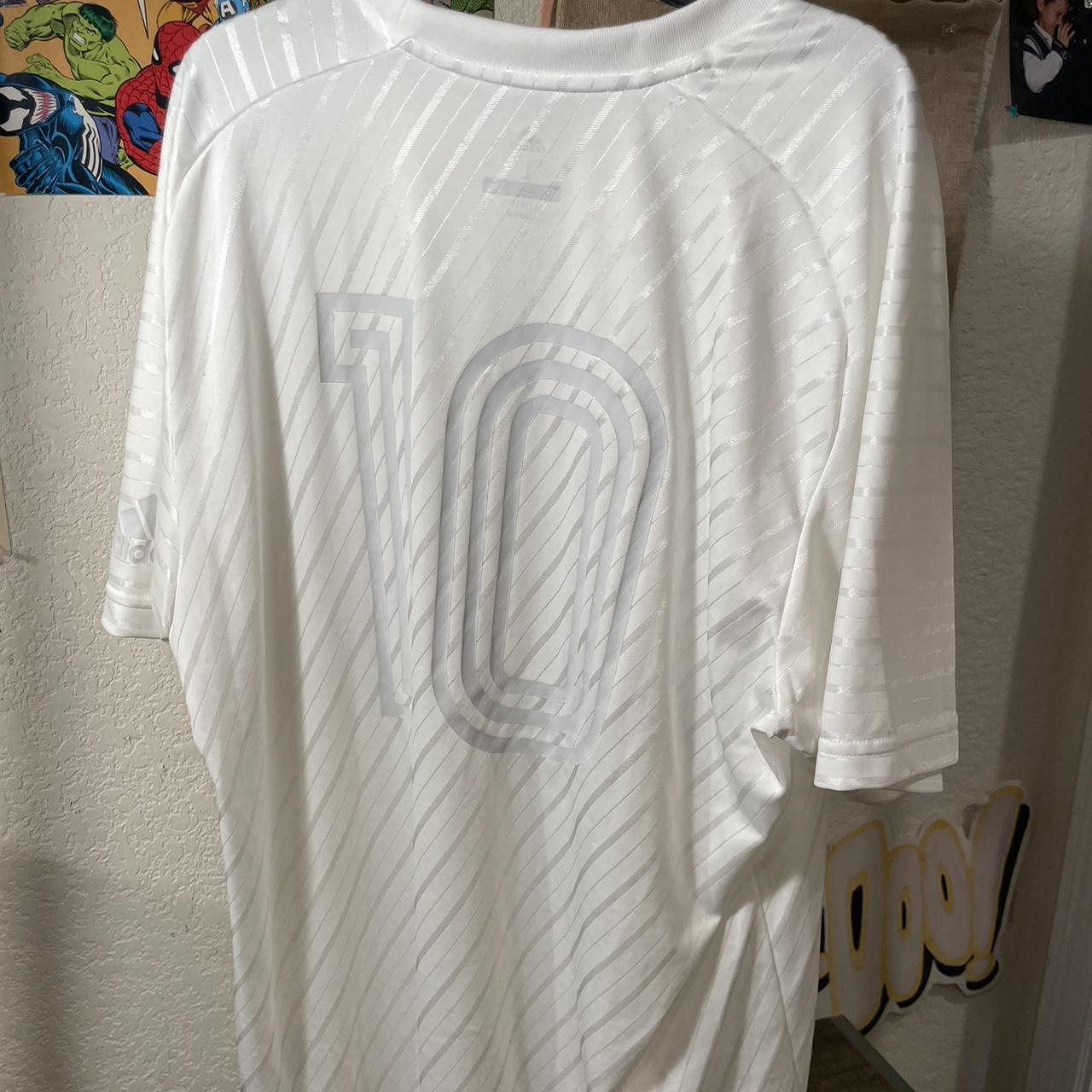 Adidas Men's White and Silver T-shirt (2)