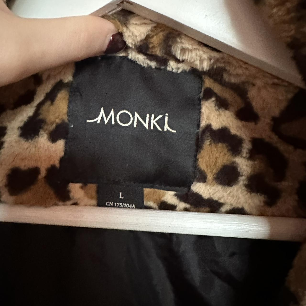 Monki faux fur leopard coat Size Large best for Depop