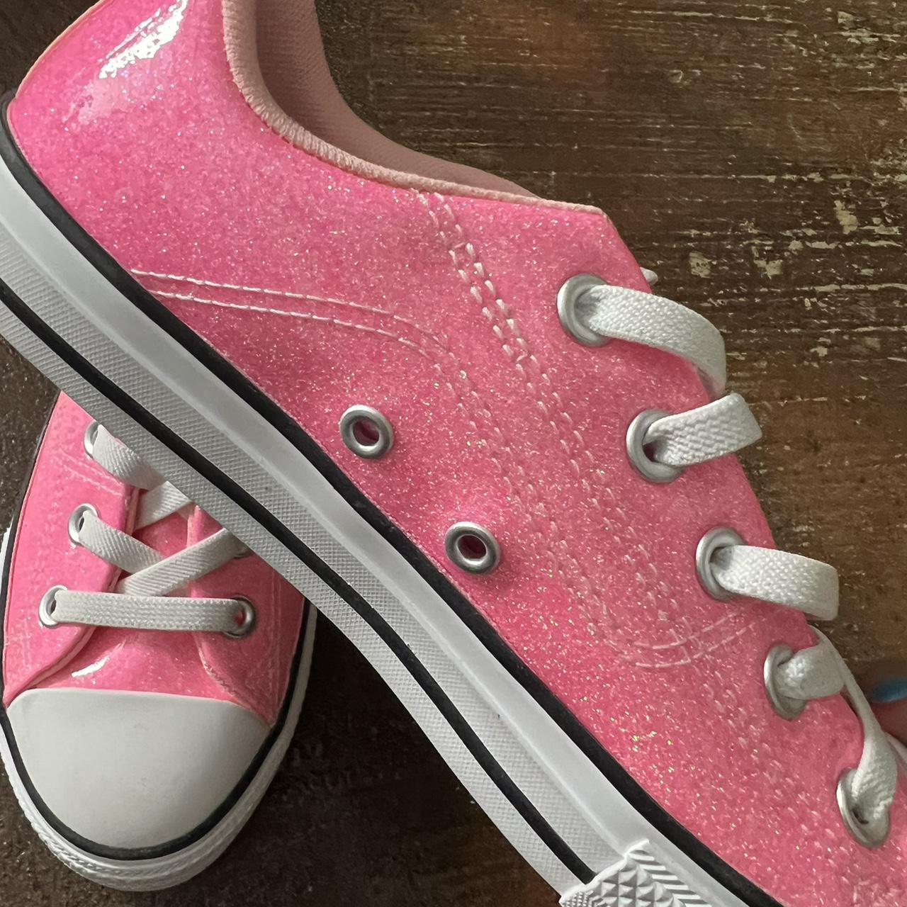 Infant pink glitter outlet converse