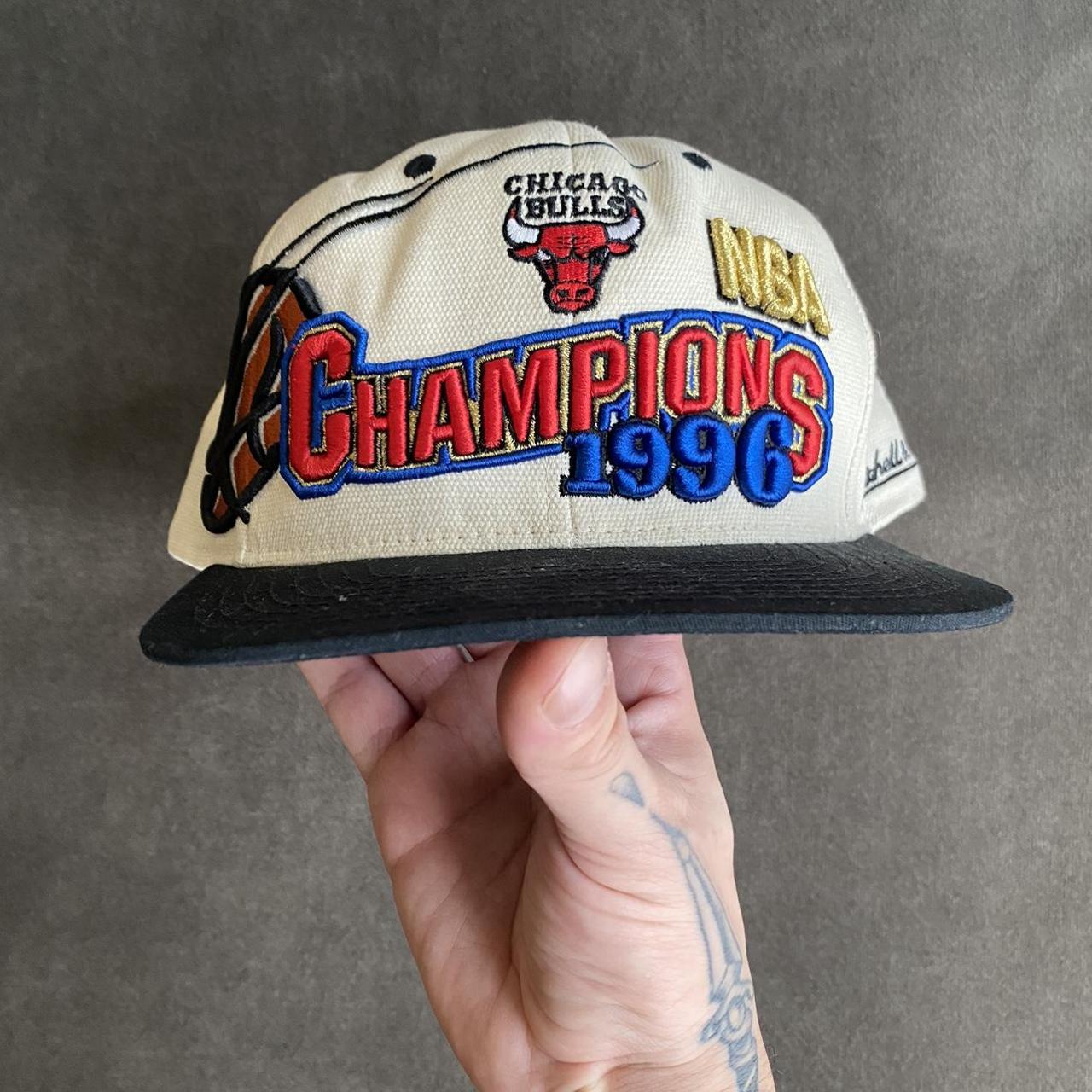 Chicago Bulls 1996 Snapback Hat by Mitchell & Ness (Black/Red