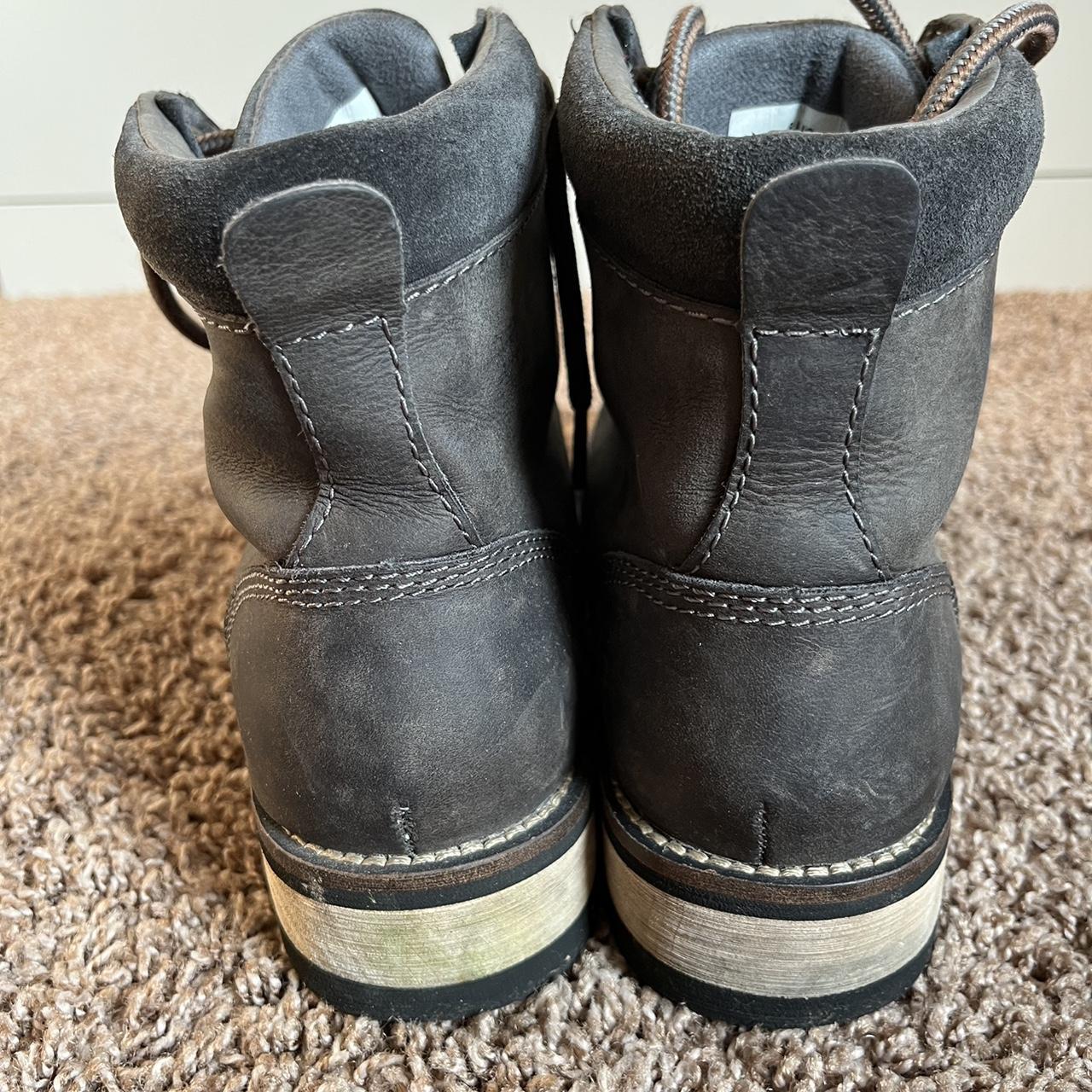 Kodiak Women's Grey Boots | Depop