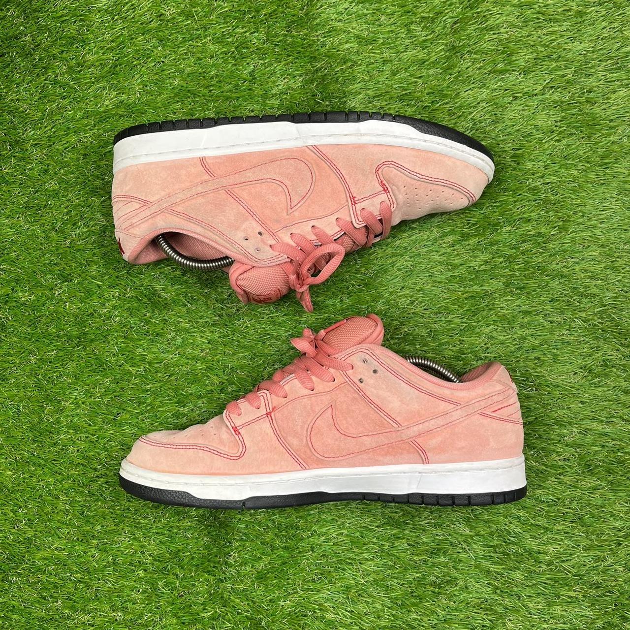 mens nike pink trainers
