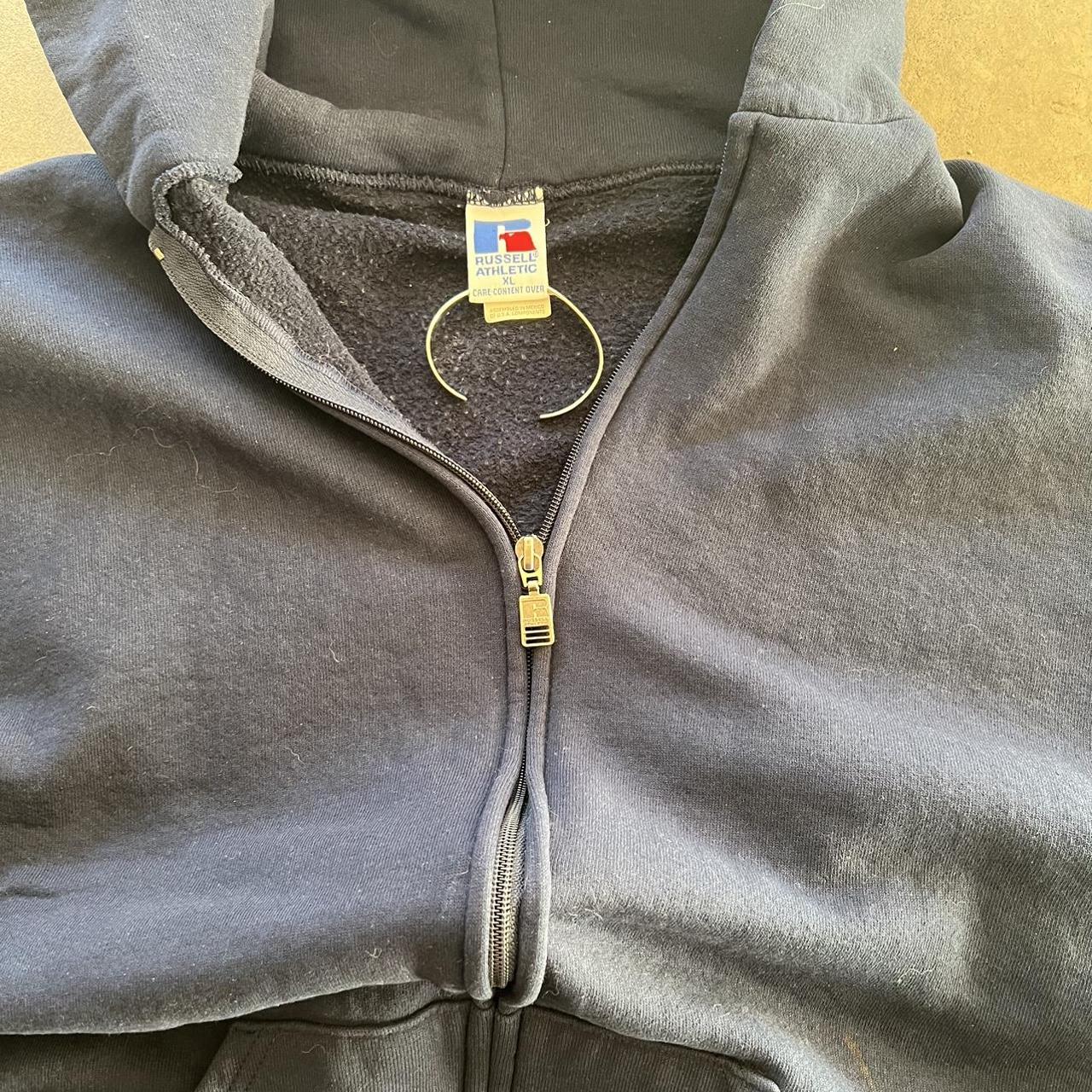 vtg 2000’s boxy russell zip/up hoodie a great... - Depop