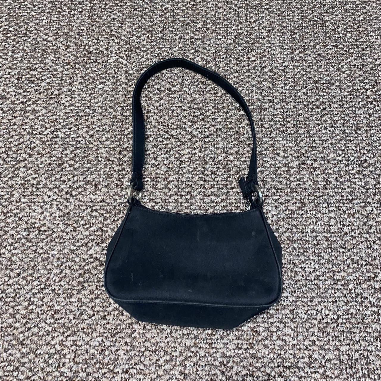 item listed by veevxxv
