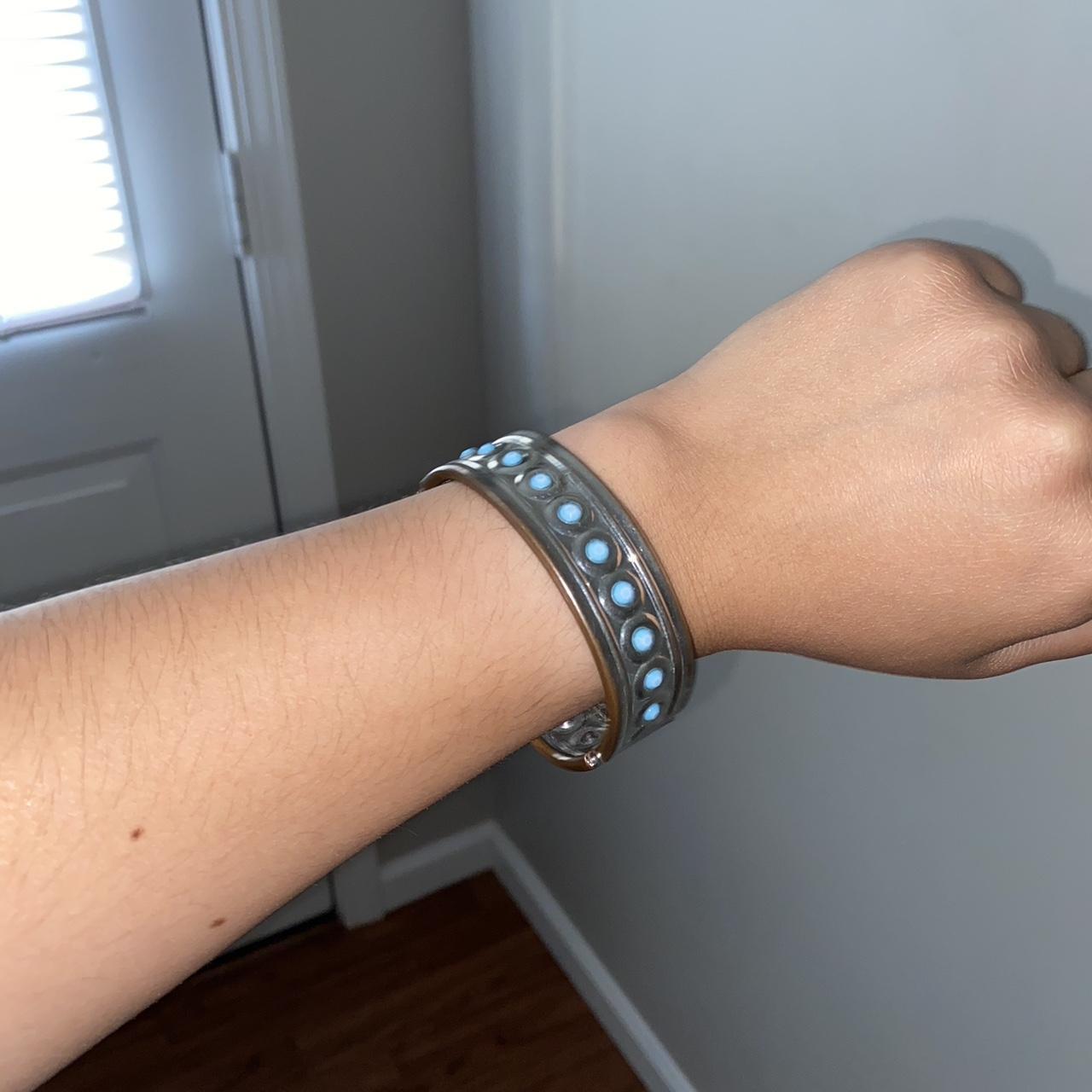 item listed by veevxxv