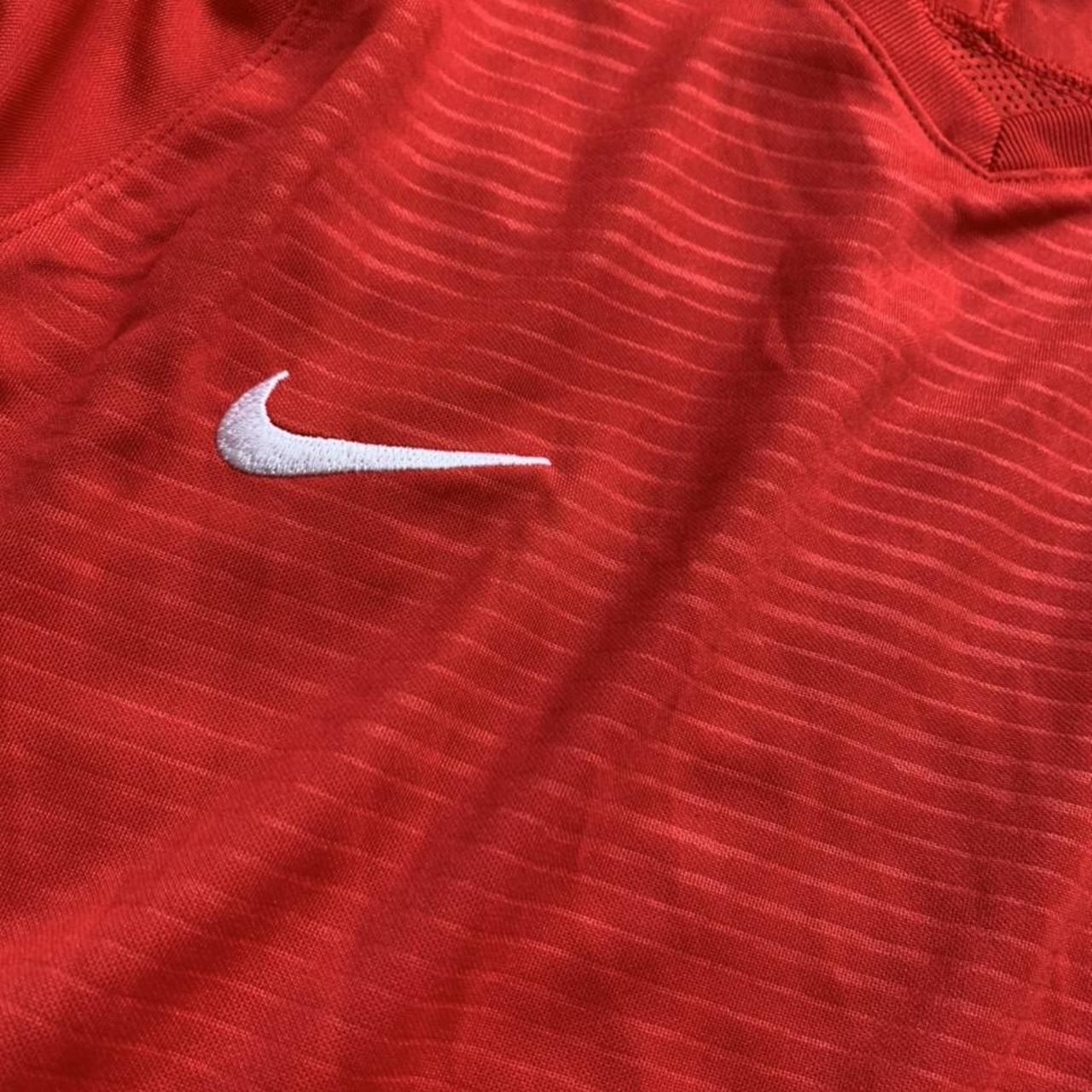 hot pink sweatshirt nike