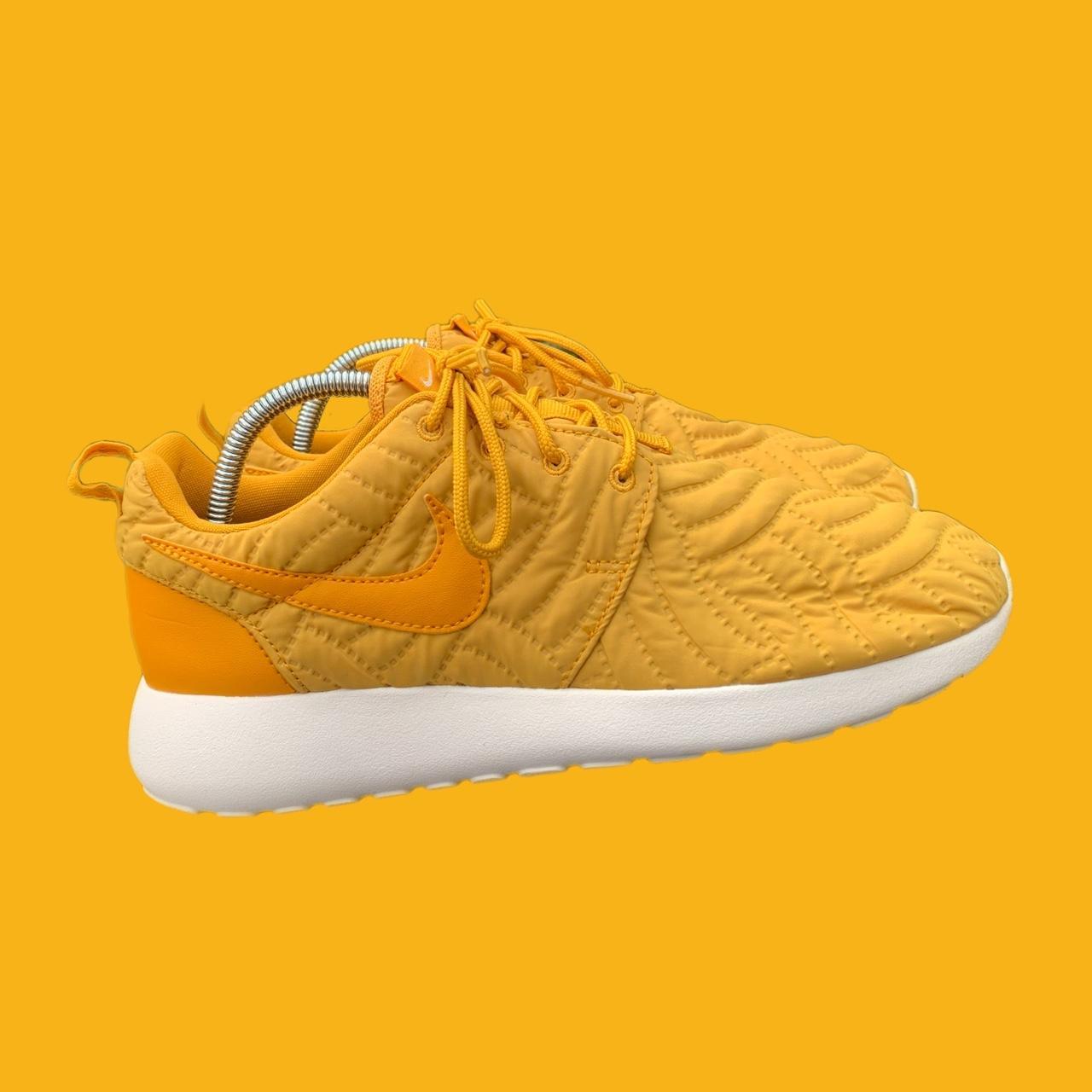 Nike roshe one yellow online