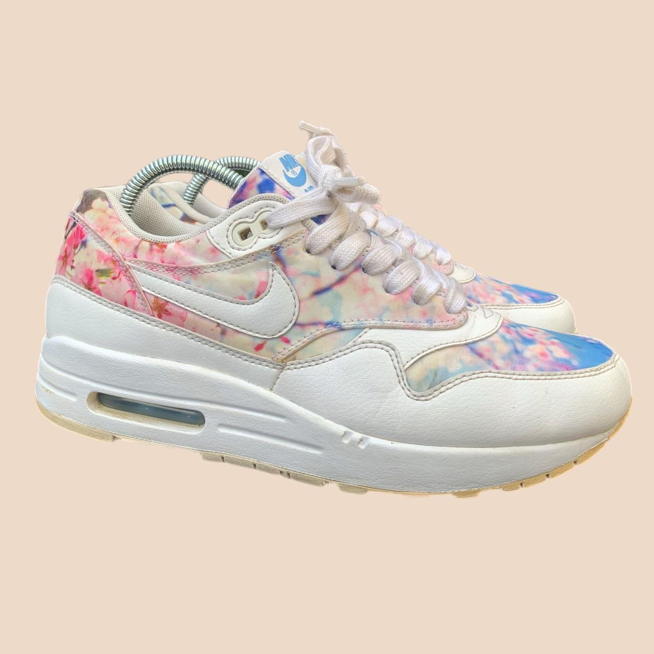 Nike bloemen sneakers sale