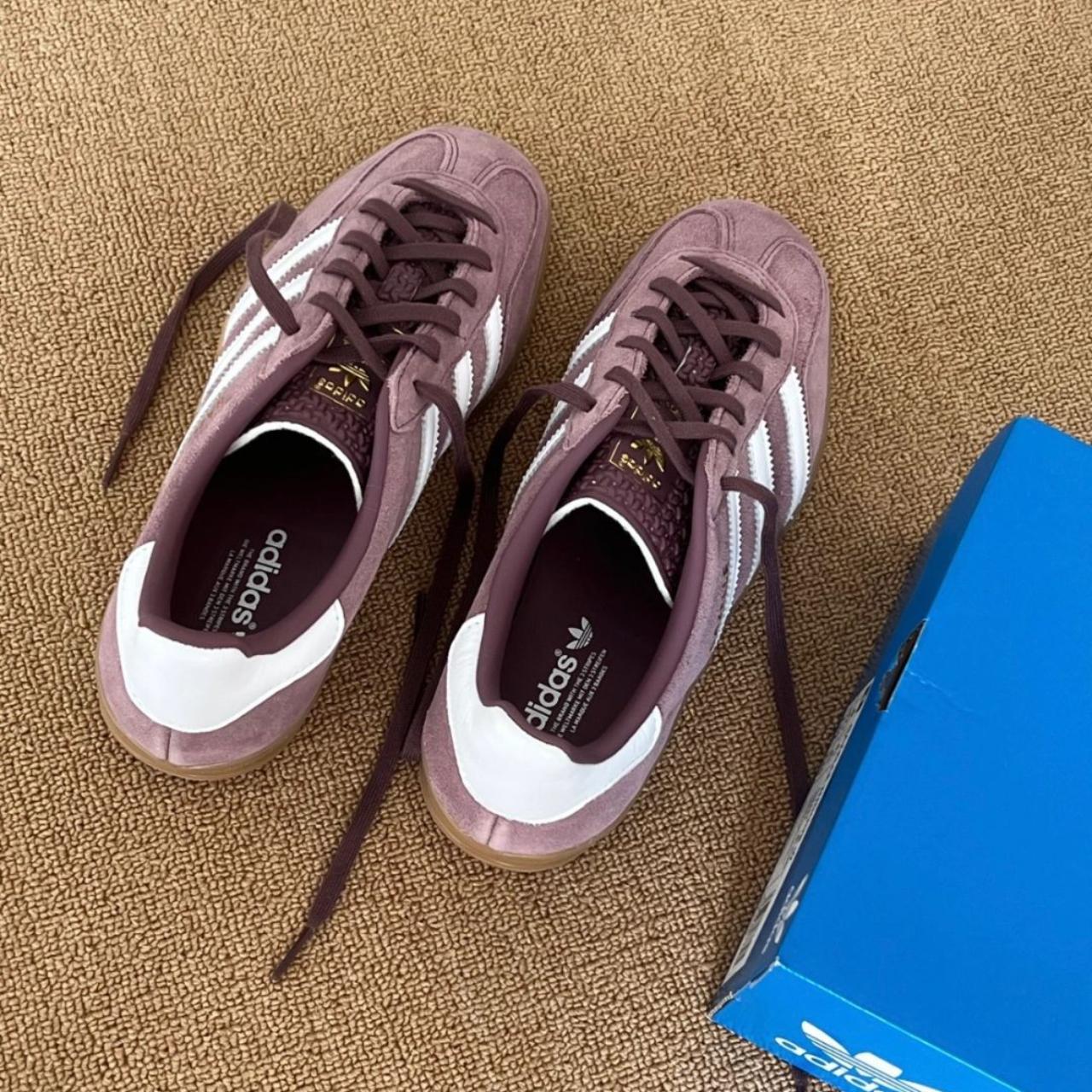 item listed by zoewwright