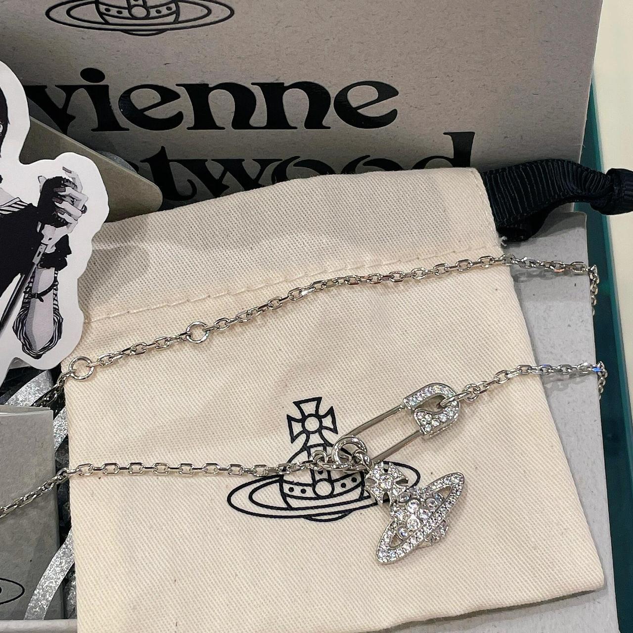 item listed by zoewwright