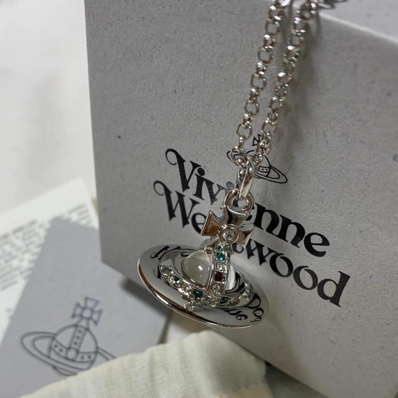item listed by zoewwright