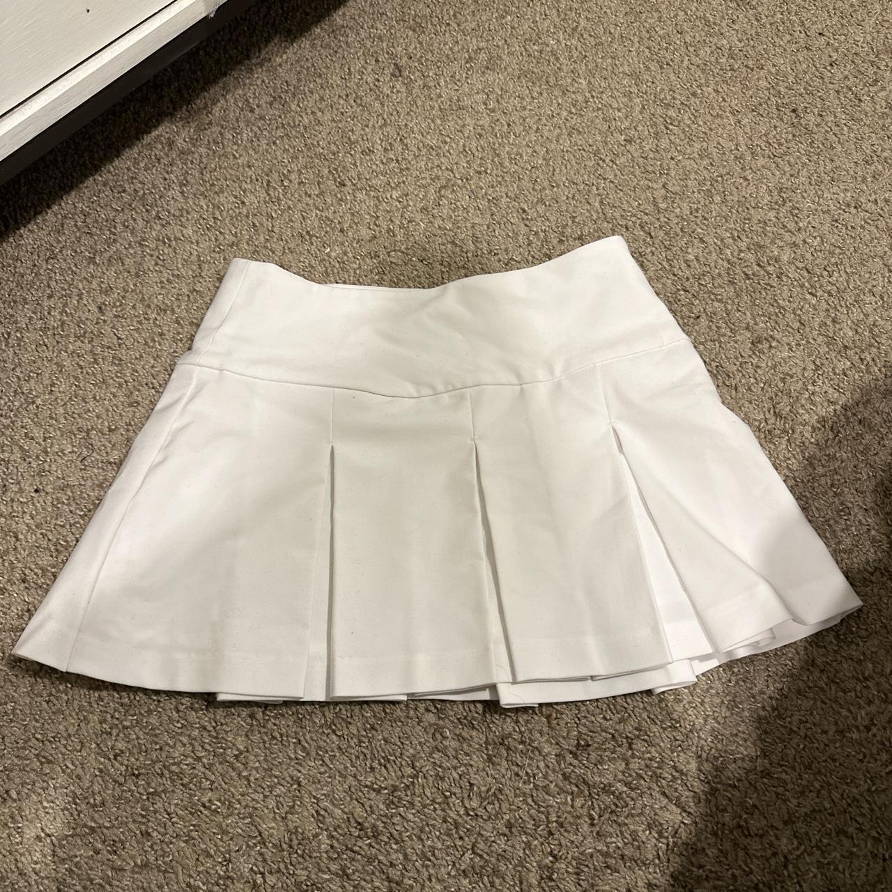 Aritzia Women's White Skirt | Depop